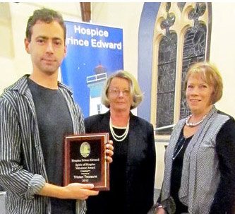 Tristan Treasure receives the Spirit of Hospice Award from Geri Della Bosca and Joyce Willard.