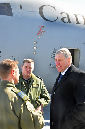 Maj. Troy Paisley of 429 Squadron speaks with Prince Edward-Hastings MP Daryl Kramp and 8 Wing Commander Col. David Lowthian upon the return of CC-117 Globemaster 704 from flying the last 100 troops out of Afghanistan March 18. Photo by Ross Lees