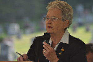 Sandra Latchford welcomed and thanked everyone for attending the Veteran’s Day Ceremony at Glenwood Cemetery.