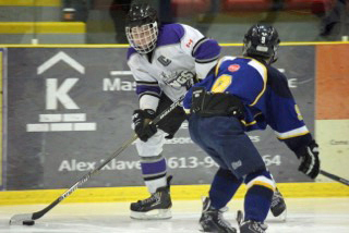 Walker Deroche of the Essroc Bantam BB Kings moving the puck against Stirling