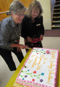 Peggy-and-Ursula-cut-cake