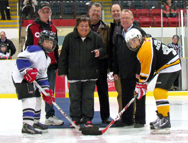 Judy Blemkie drops the ceremonial puck for Atom BB Kings captain Ben Smith and Norwood Hornets captain Marshall Flynn while Harley Holmes, Richard Hofford, Darren Marshall and Mayor Robert Quaiff look on.