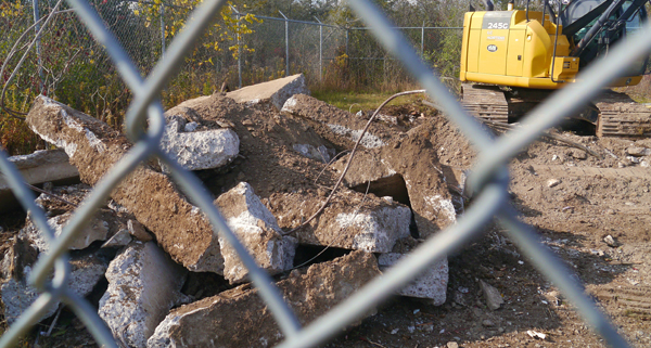 Feds demolish more lighthouse site heritage at Point Petre : Prince Edward County News countylive.ca